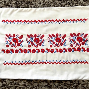 Hand-embroidered vintage pillow case with colorful Hungarian