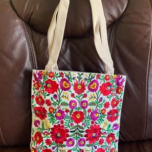 Matyo Embroidery Tote Bag: Hungarian Floral Ethnic Style