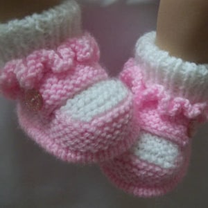 COPY Baby/'s Bootees and Slippers x 6-3 Ply Vintage Knitting Pattern To fit foot 3.5 9cm