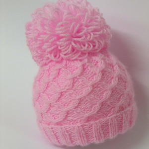 Modello ai ferri 58 download istantaneo Istruzioni in PDF per lavorare un cappello con pom pom in 3 misure. cappello a cuffia immagine 6