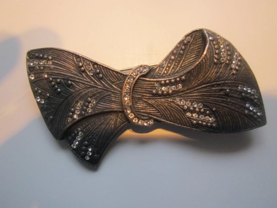 Sweet Bow pin with rhinestones - image 1