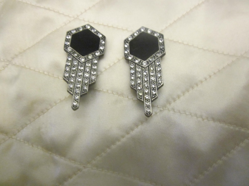 Spectacular pair of earrongs rhinestones with a black stone