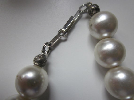 sweet little pearl like necklace with pink center - image 3