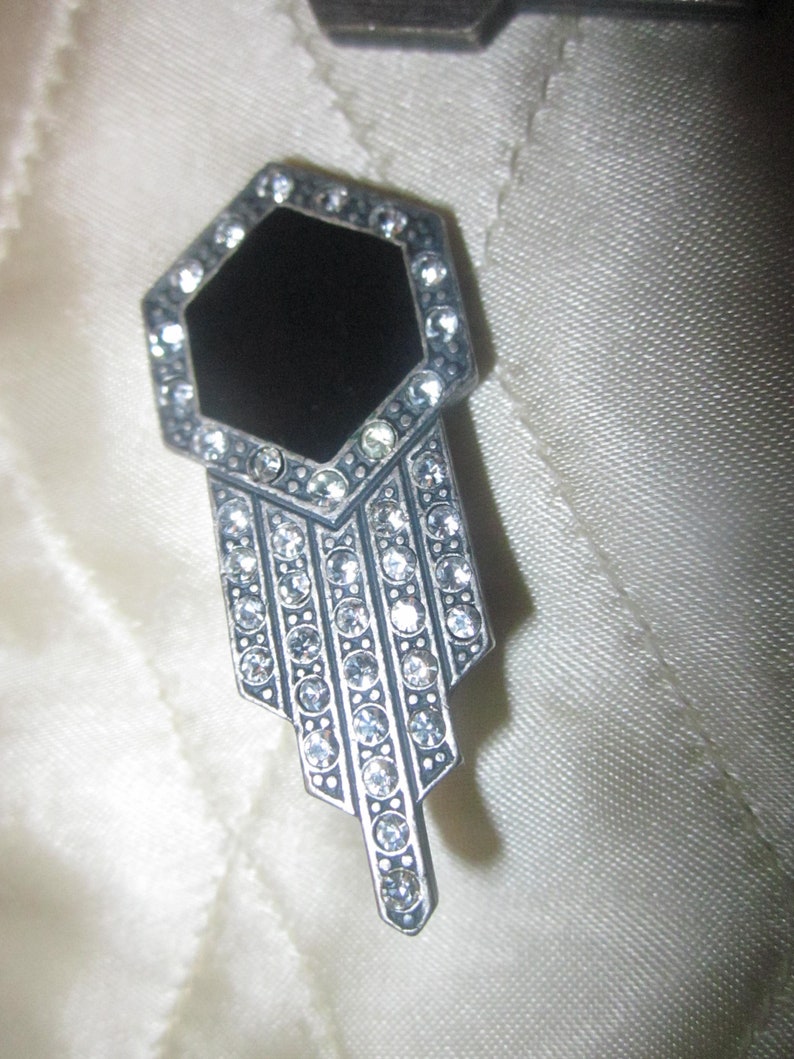 Spectacular pair of earrongs rhinestones with a black stone