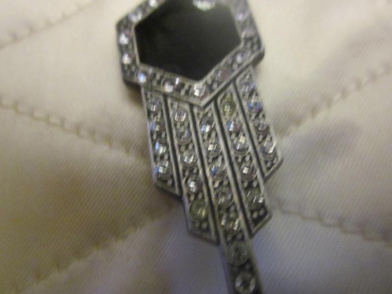 Spectacular pair of earrongs rhinestones with a black stone