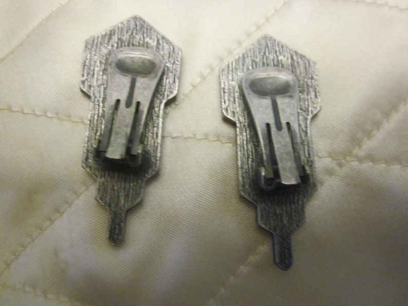 Spectacular pair of earrongs rhinestones with a black stone
