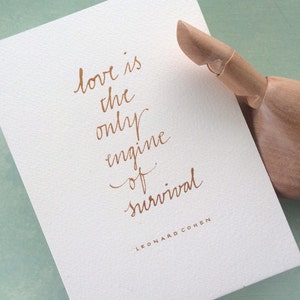 Leonard Cohen Quotes Cartes faites main Citations calligraphie Citations motivantes Cartes manuscrites Lettrage doré Citations d'amour