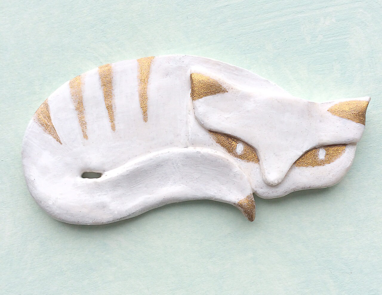 Cat Brooch Hand Sculptured in Polymer Clay White & Gold Cat Jewelry - Etsy