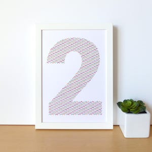 Cartón bordado a mano número 2 zigzag multicolor.number.personalized decoration.cipher décoratif.design graphic.modern decoration imagen 1