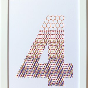 Cartón bordado a mano tipografía patrón isométrico multicolor.número 4.decoración personalizada.número.dígito decorativo moderno imagen 3