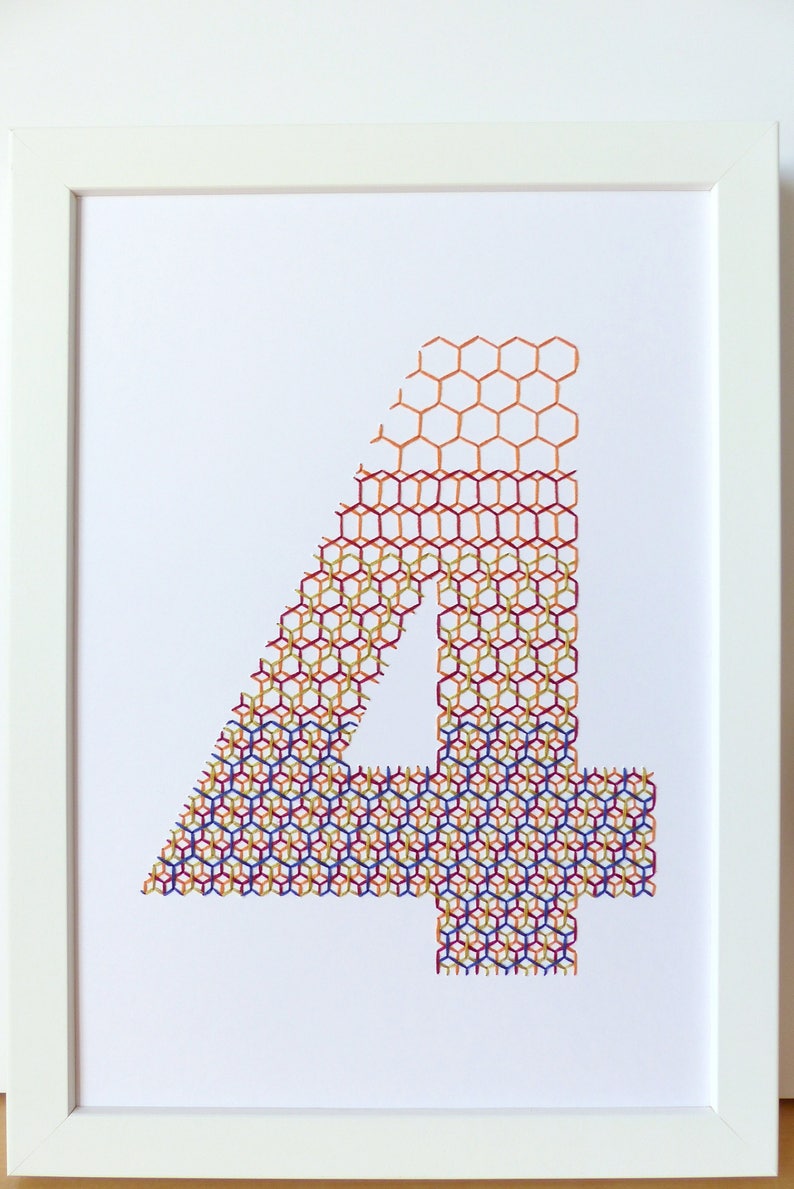 Cartón bordado a mano tipografía patrón isométrico multicolor.número 4.decoración personalizada.número.dígito decorativo moderno imagen 3