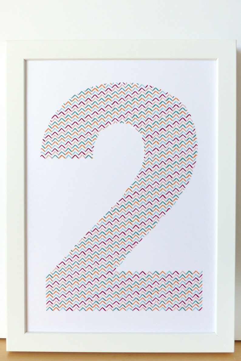 Cartón bordado a mano número 2 zigzag multicolor.number.personalized decoration.cipher décoratif.design graphic.modern decoration imagen 3