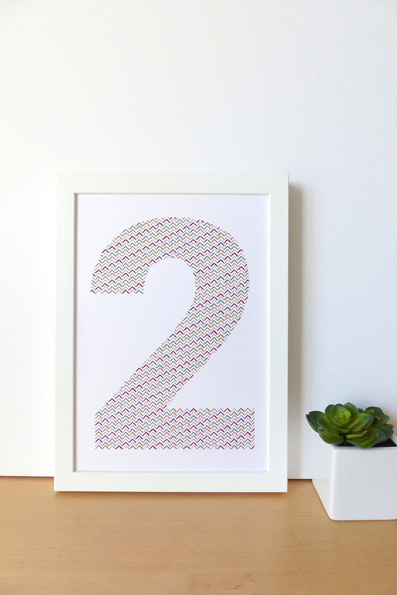 Cartón bordado a mano número 2 zigzag multicolor.number.personalized decoration.cipher décoratif.design graphic.modern decoration imagen 2