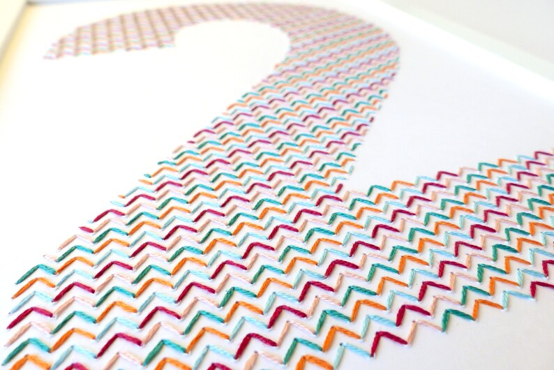 Cartón bordado a mano número 2 zigzag multicolor.number.personalized decoration.cipher décoratif.design graphic.modern decoration imagen 7