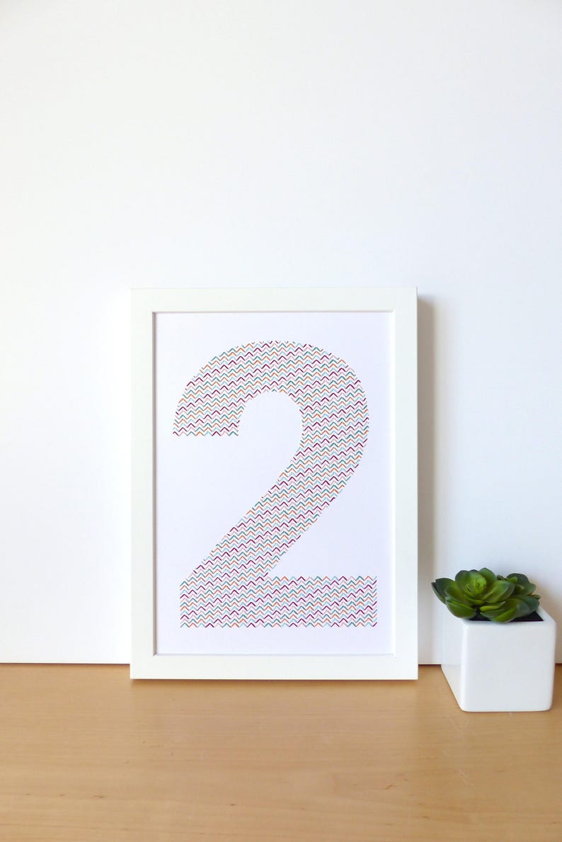 Cartón bordado a mano número 2 zigzag multicolor.number.personalized decoration.cipher décoratif.design graphic.modern decoration imagen 1