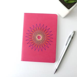 Cuaderno bordado a mano patrón roseta hilos cruzados azul mandarina rosa pastel.A6.croquis.écriture.design textil gráfico.regalo mujer y adolescente