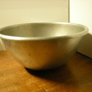 vtge mixing bowl-large size bowl-aluminum-home and living-storage-organization-centerpiece-beer or soda cooler-