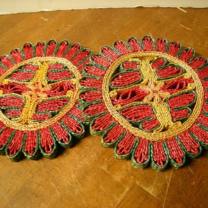2 vtge woven straw trivets-Mexican style-boho-home and living-kitchen and dining-wall decor-kitchen decor-
