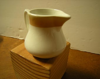 vtge creamer-Russell Food eqt-Jeheath England-diner china-serving piece-syrup-vitrified-Erica pattern-