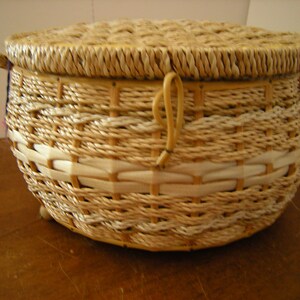 vtge Dritz sewing basket-weaved material-sateen lining-home and living-craft room-storage-organization-seamstress-