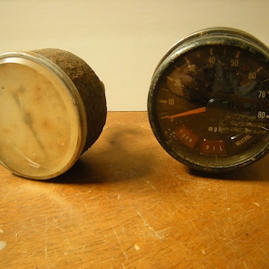 old gages-vintage gages-rusty-primitive-assemblage-robotics-steampunk-crafts-supplies