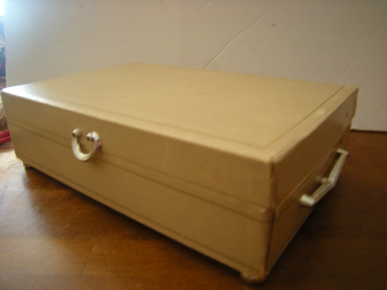 7 compartments-pocket-vanity top-storage-organization- vtge jewelry box-2 tiers box-6 hooks-red sateen lined