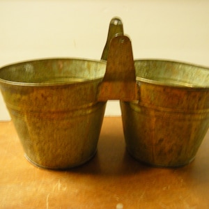 vteg metal vases-planters-flower arrangement-yard decor-patio shelf-home and living-home decor-
