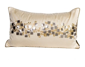 Lendenkussen zilveren vierkantjes: crème decoratief polyester kussen (hoes en inzetstuk)