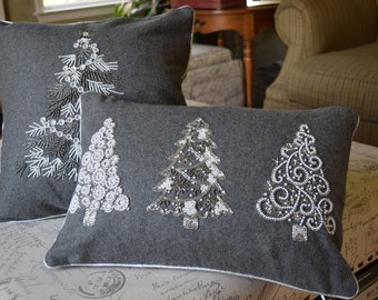 Geborduurd kerstboomkussen, grijze wolmix, lendenkussen met lovertjes