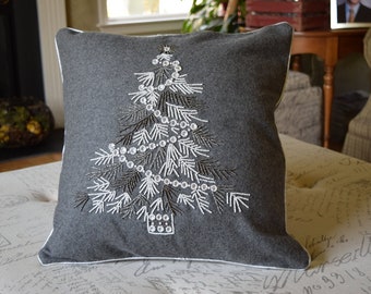 Sierkussen geborduurde kerstboom, grijze katoenmix, lovertjes