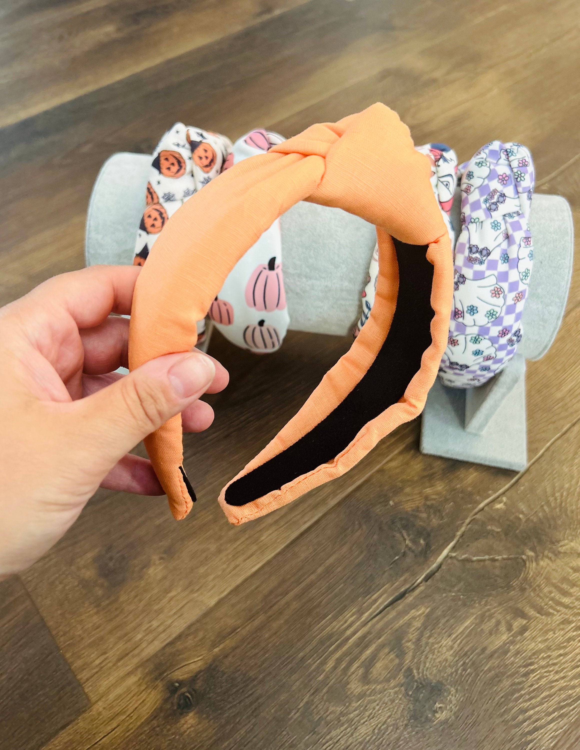 Orangefarbenes Kunstleder-Stirnband Für Damen – Geknotet, Breit, Trendig, Bequem & Vielseitig Einsetzbar