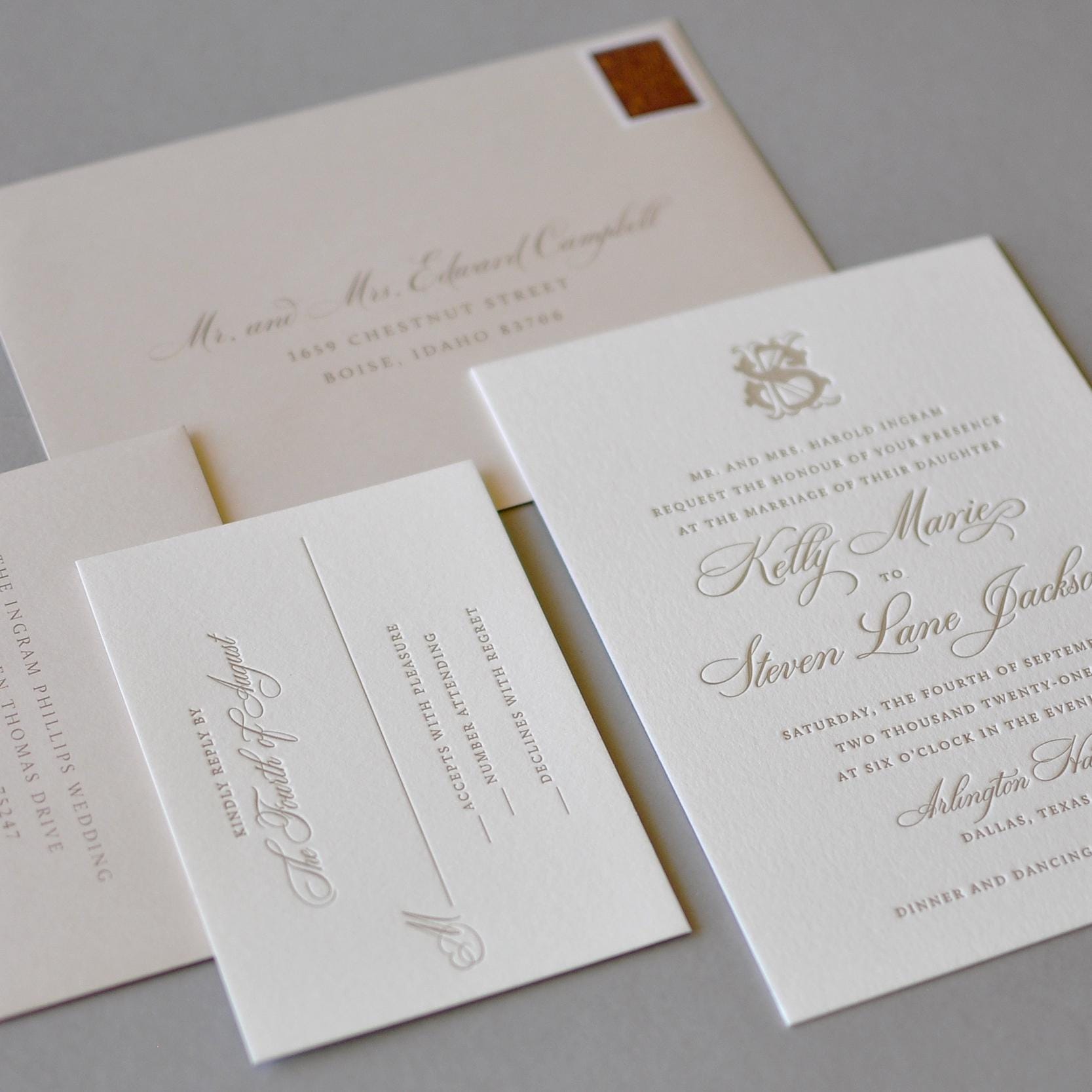 ハッピー Letterpress A7 Monogram Invitation Suite - Complete With Reply