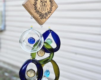 Farmhouse Glass Wind Chime with Laser Engraved Hen – Handcrafted Rustic Outdoor Decor