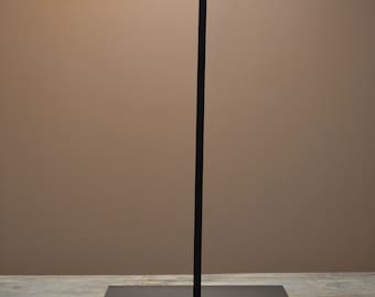 Expositor de varillas metálicas de 10” de alto para objetos de arte - Base de 6x6”