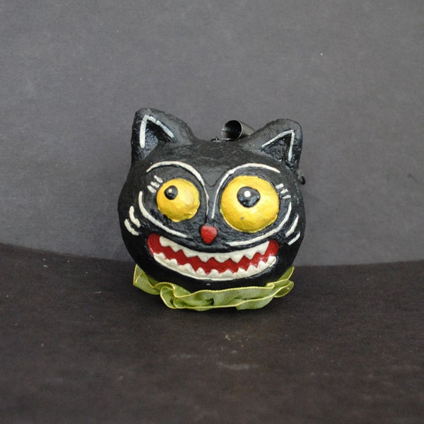 Cabeza saltarina de gato negro