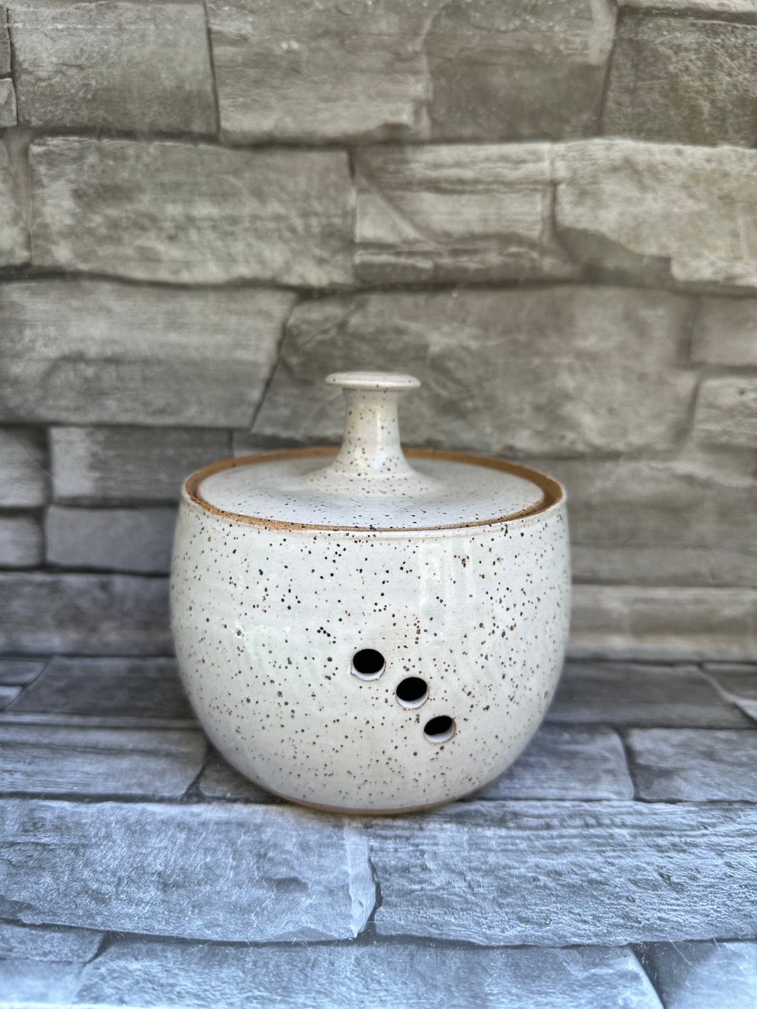 No 21 Garlic Jar, Pottery Garlic Jar, Garlic Keeper, Lidded Pot