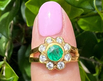 Vintage 18K Gold French Emerald Diamond Daisy Flower Ring