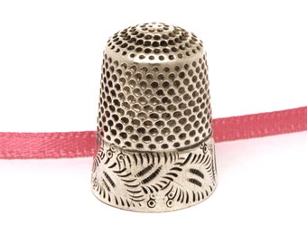 Antique Sterling Thimble Size 7 Impressionistic Dotted Linear Design Engraved Monogram GCP Initials NEEDLE HOLE