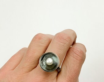 Sterling silver and pearl ring - size 7