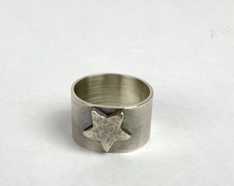 Solid sterling silver star band - size 6