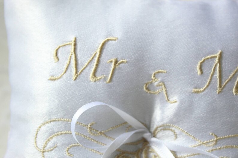 Ring Bearer Pillow Mr /& Mrs Monogrammed Ring Pillow Personalised Gift Custom Made Wedding Pillow White Ring Pillow Ivory Ring Pillow