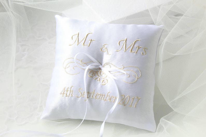 Ring Bearer Pillow Mr /& Mrs Monogrammed Ring Pillow Personalised Gift Custom Made Wedding Pillow White Ring Pillow Ivory Ring Pillow