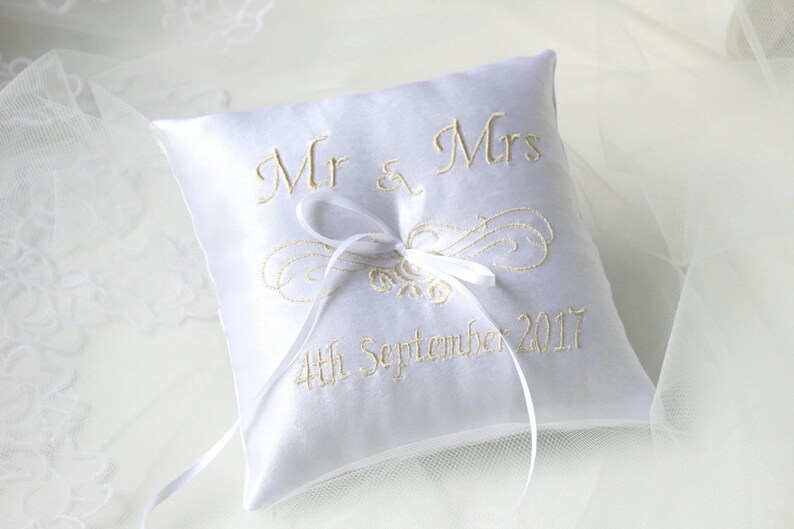 Ring Bearer Pillow Mr /& Mrs Monogrammed Ring Pillow Personalised Gift Custom Made Wedding Pillow White Ring Pillow Ivory Ring Pillow