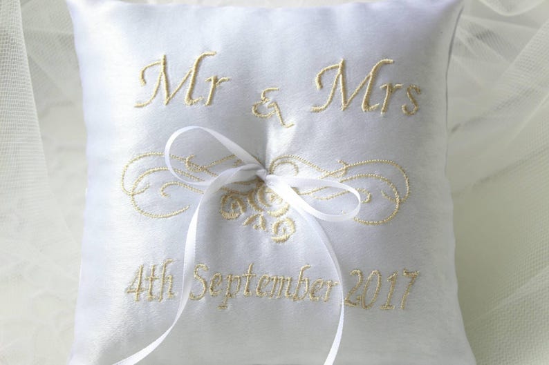 Ring Bearer Pillow Mr /& Mrs Monogrammed Ring Pillow Personalised Gift Custom Made Wedding Pillow White Ring Pillow Ivory Ring Pillow