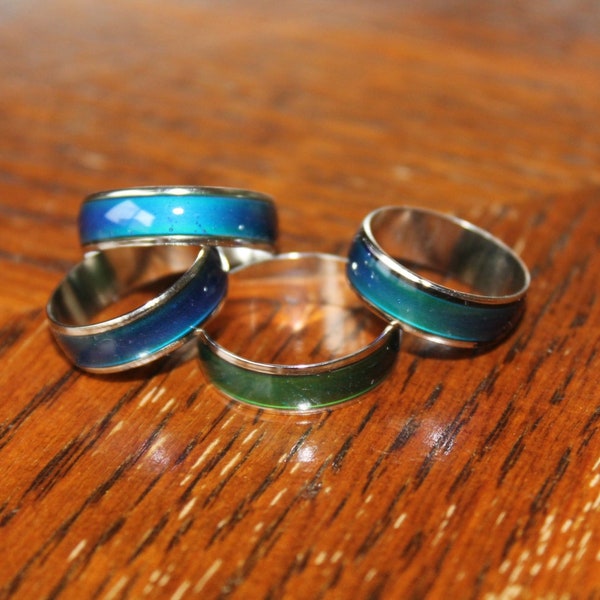 Retro 90's Mood Ring, Color Sensitive, Vintage Band Ring, Novelty Jewelry