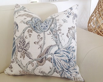Cojines estilo Hampton, funda de cojín Bronte en tonos marfil, verde azulado, gris y tostado, funda de cojín con motivos florales, almohadas con motivos florales, cojines con motivos florales, cojín decorativo.