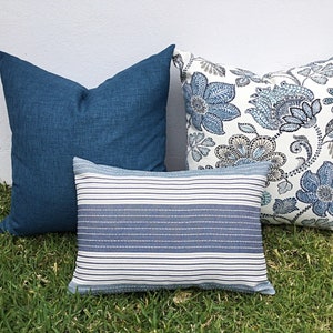 Capa de almofada floral para área externa: almofada estilo Hampton azul