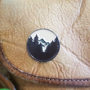 I love Hiking! | Mountain Adventure Pin - 1 Inch Round with Metal Backing | Original Design