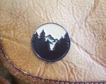 I love Hiking! | Mountain Adventure Pin - 1 Inch Round with Metal Backing | Original Design
