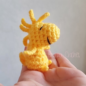 Pequeño Woodstock. Muñeco kawaii amigurumi. Peluche de crochet hecho a mano